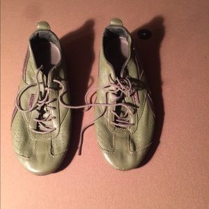 RBK Olive green soft leather running sneakers Sz 8